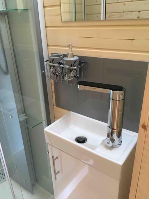 The Fox'S Den, Luxury Cosy Mini Lodge, Highlands North Ballachulish Exteriör bild